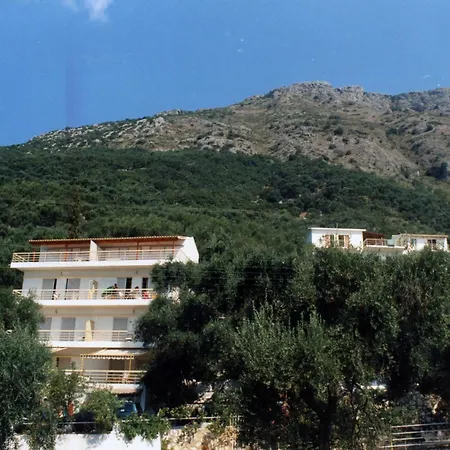 Paradise 3* Mparmpati